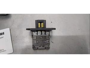 Used Heater resistor Kia Picanto (BA) 1.0 12V Price € 15,00 Margin scheme offered by De Witte Boerderij B.V.