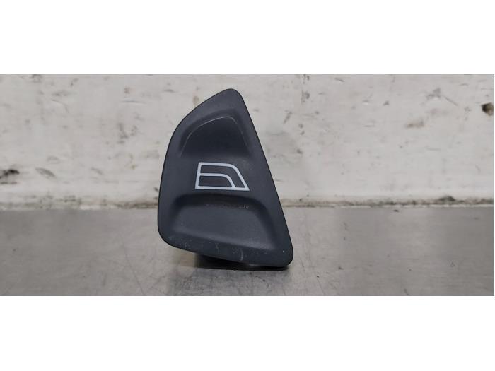 Usados Interruptor de ventanilla eléctrica Ford Ka II 1.2 Precio € 10,00 Norma de margen ofrecido por De Witte Boerderij AutoMotive