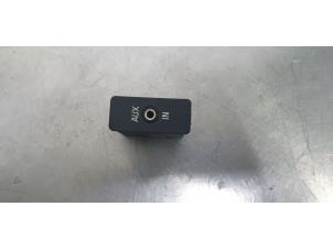 Usados Conexión AUX-USB Mini Mini (R56) 1.4 16V One Precio € 10,00 Norma de margen ofrecido por De Witte Boerderij B.V.