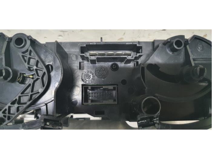 Heater control panel from a Mitsubishi Colt (Z2/Z3) 1.3 16V 2011