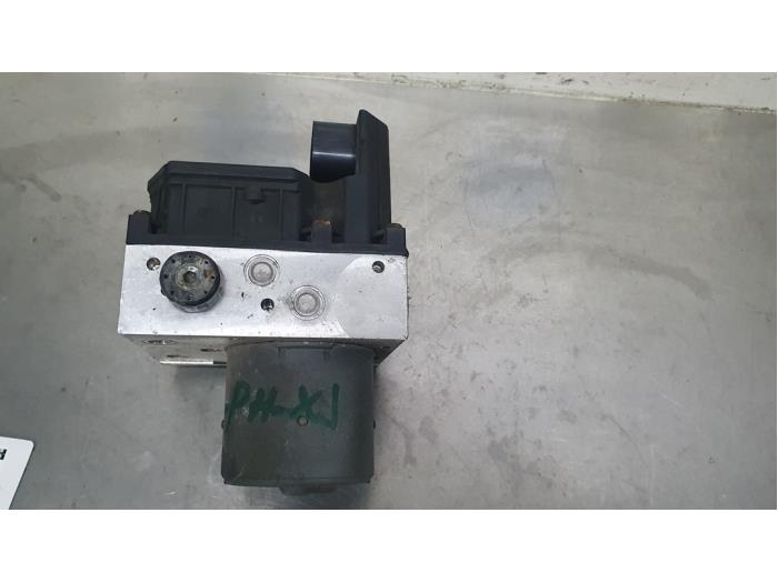 Begagnade ABS-pump Jaguar X-type 2.1 V6 24V Pris € 250,00 Marginaltabell erbjuds av De Witte Boerderij AutoMotive