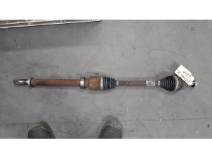 Used Front drive shaft, right Renault Clio IV (5R) 0.9 Energy TCE 90 12V Price € 50,00 Margin scheme offered by De Witte Boerderij B.V.