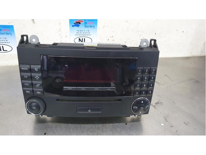 Radio/CD player (miscellaneous) from a Mercedes-Benz A (W169) 1.7 A-170 2007