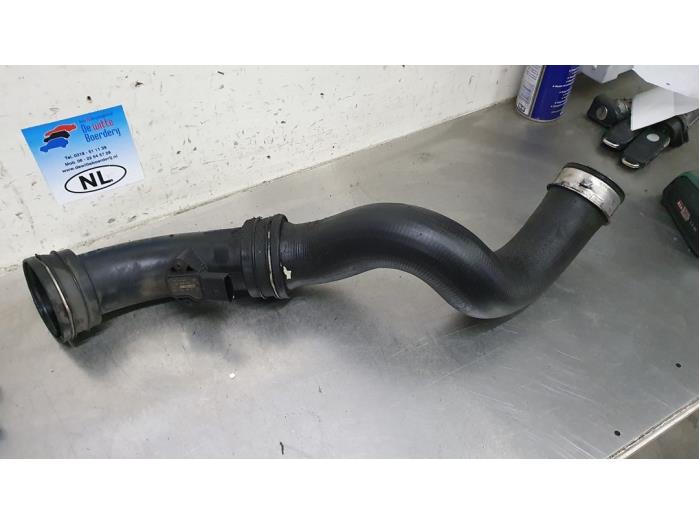 Gebrauchte Intercooler Rohr Volkswagen Transporter T5 1.9 TDi Preis € 50,00 Margenregelung angeboten von De Witte Boerderij AutoMotive