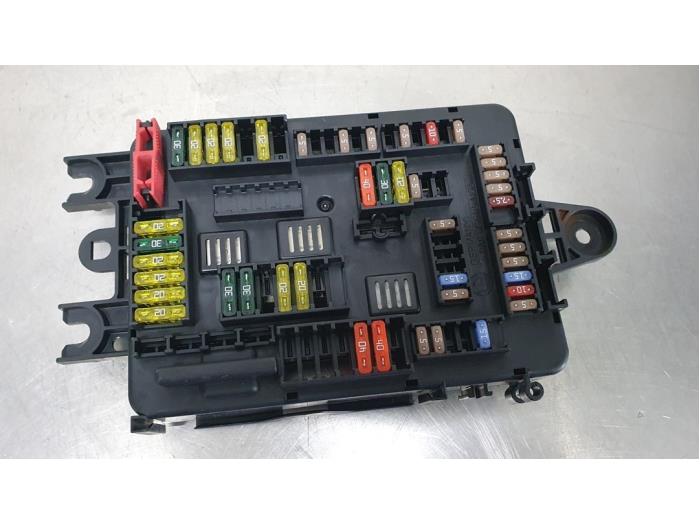 Caja de fusibles de un BMW 3 serie (F30) 320d 2.0 16V EfficientDynamicsEdition 2014