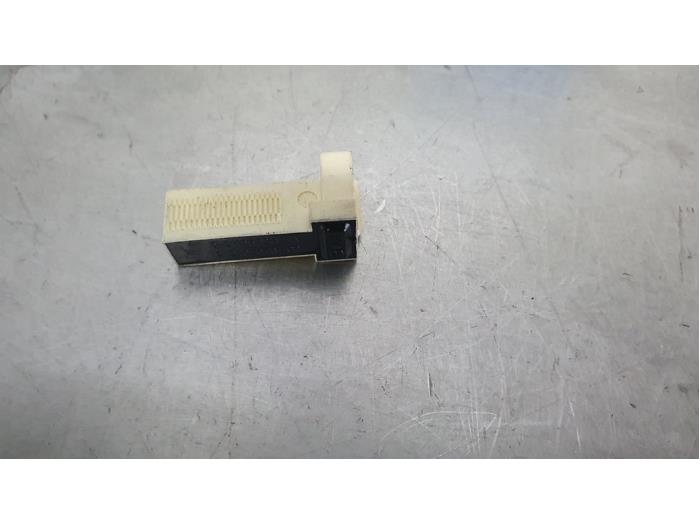 Begagnade Sensor (övriga) BMW 3 serie (F30) 320d 2.0 16V EfficientDynamicsEdition Pris € 5,00 Marginaltabell erbjuds av De Witte Boerderij AutoMotive
