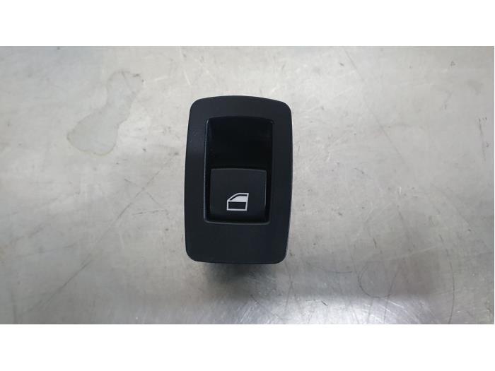 Electric window switch from a BMW 3 serie (F30) 320d 2.0 16V EfficientDynamicsEdition 2014