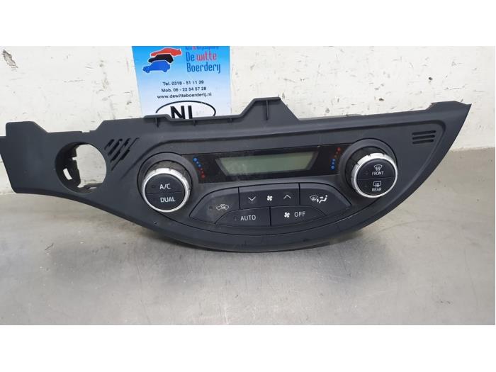 Używane Panel climatronic Toyota Yaris III (P13) 1.5 16V Dual VVT-iE Cena € 121,00 Z VAT oferowane przez De Witte Boerderij AutoMotive