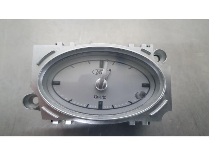 Clock from a Ford Mondeo III 1.8 16V 2001