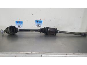 Used Front drive shaft, right BMW X3 (F25) xDrive20d 16V Price € 150,00 Margin scheme offered by De Witte Boerderij B.V.