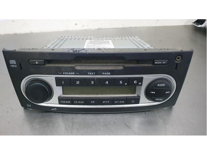 Reproductor de CD y radio de un Mitsubishi Colt (Z2/Z3) 1.1 12V 2014