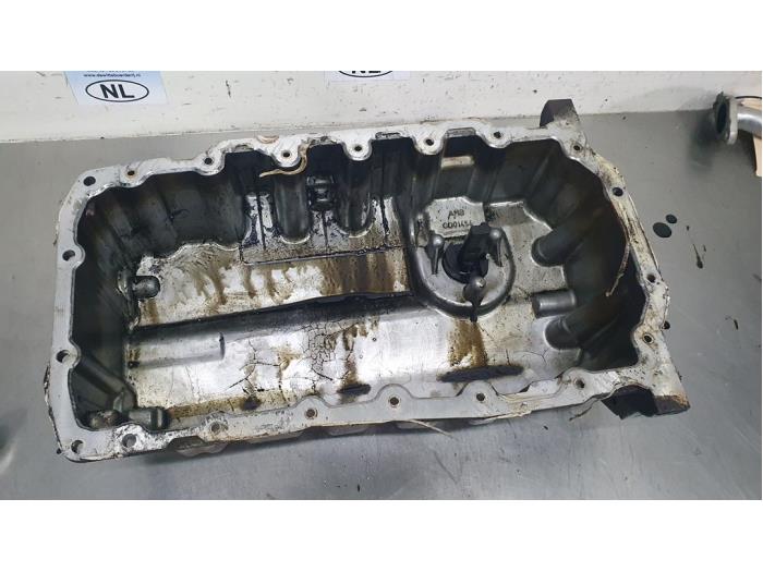 Usagé Couvercle carter Volkswagen Caddy III (2KA,2KH,2CA,2CH) 1.9 TDI Prix sur demande proposé par De Witte Boerderij AutoMotive
