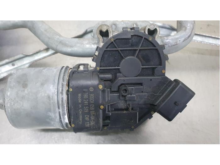 Wiper motor + mechanism from a Renault Clio II (BB/CB) 1.6 16V 2001