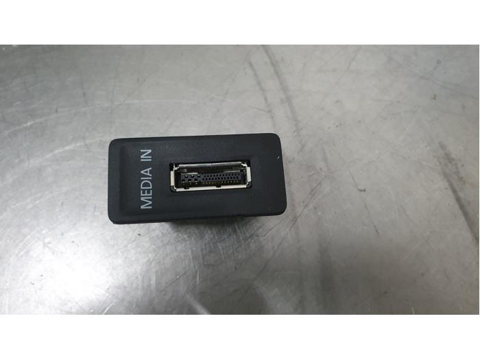 Connexion USB d'un Volkswagen Golf VII (AUA) 1.4 TSI 16V 2015