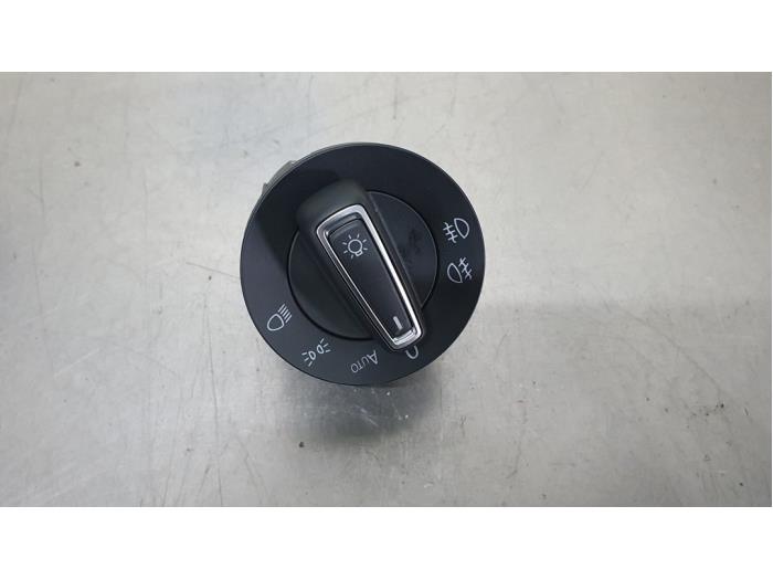 Interruptor de luz de un Volkswagen Golf VII (AUA) 1.4 TSI 16V 2015