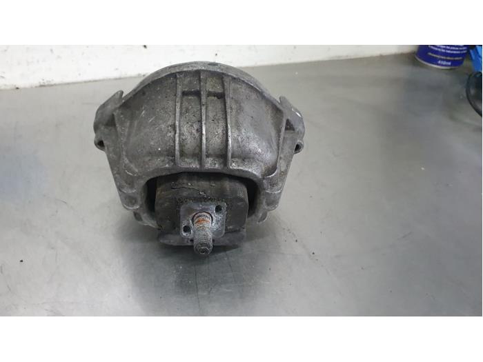 Engine mount from a BMW 3 serie (E92) 335i 24V 2007