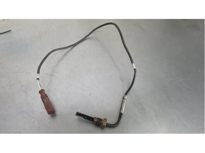 Usagé Sensor température d’échappement Volkswagen Caddy III (2KA,2KH,2CA,2CH) 2.0 TDI DPF Prix € 20,00 Règlement à la marge proposé par De Witte Boerderij AutoMotive