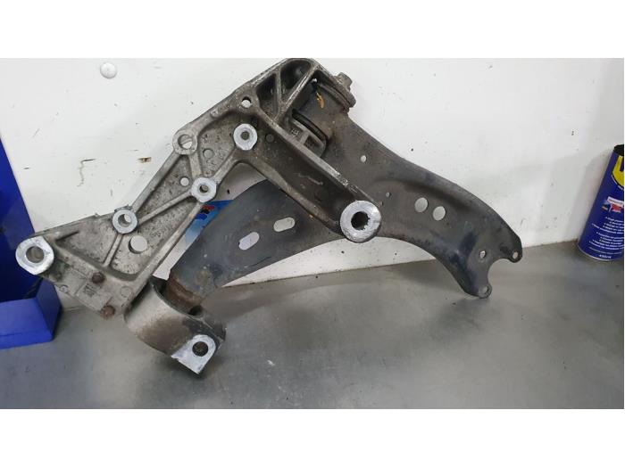 Front wishbone, right from a Seat Leon (1P1) 1.6 TDI 16V 105 2011