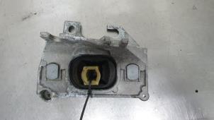 Used Gearbox mount Renault Clio IV (5R) 0.9 Energy TCE 90 12V Price € 20,00 Margin scheme offered by De Witte Boerderij B.V.