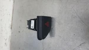 Used Panic lighting switch Renault Clio IV (5R) 0.9 Energy TCE 90 12V Price € 10,00 Margin scheme offered by De Witte Boerderij B.V.