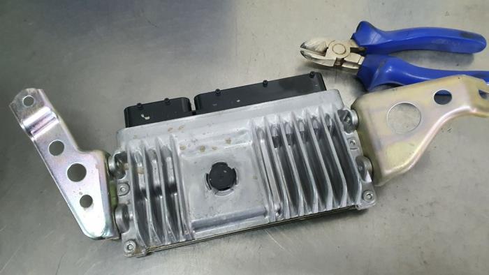 Used Engine management computer Toyota Yaris III (P13) 1.5 16V Dual VVT-iE Price € 150,00 Margin scheme offered by De Witte Boerderij AutoMotive
