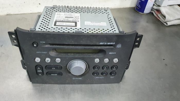 Radio CD player from a Opel Agila (B) 1.0 12V 2011
