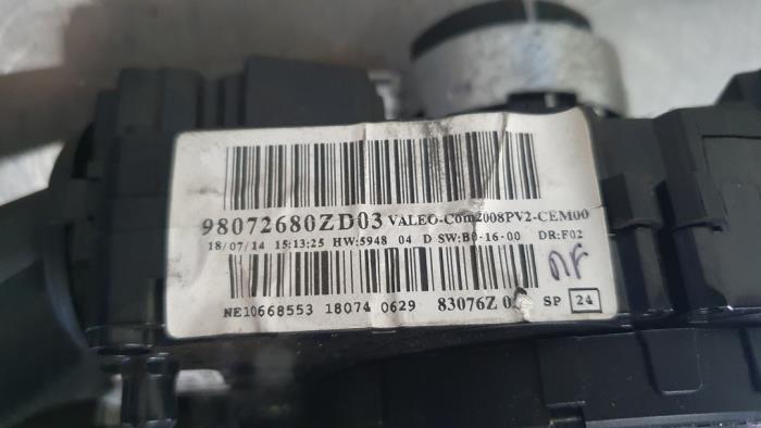 Interruptor combinado columna de dirección de un Peugeot 208 I (CA/CC/CK/CL) 1.0 Vti 12V PureTech 2014