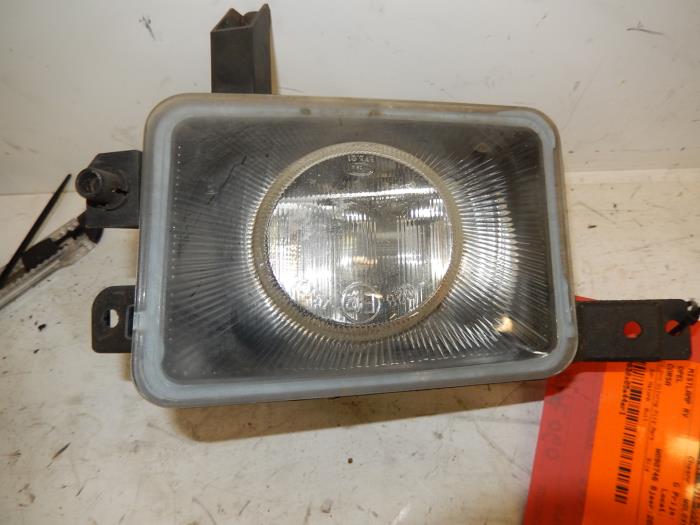 Fog light, front right from a Opel Corsa C (F08/68) 1.4 16V 2001