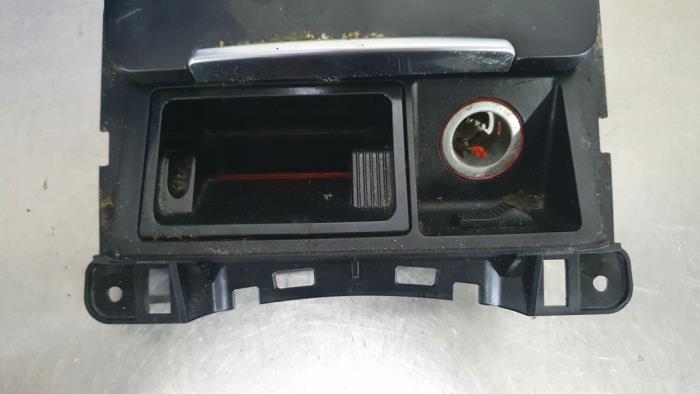 Cendrier avant d'un Audi A4 2010