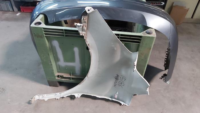 Front wing, right from a Hyundai H300 2018