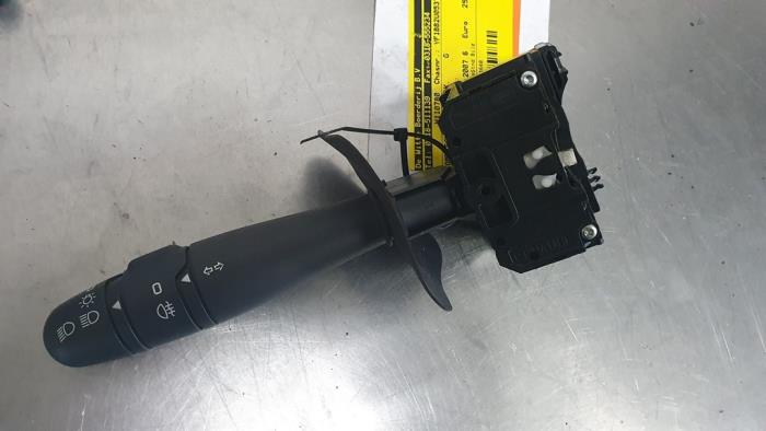 Steering column stalk from a Renault Clio II (BB/CB) 1.2 16V 2007