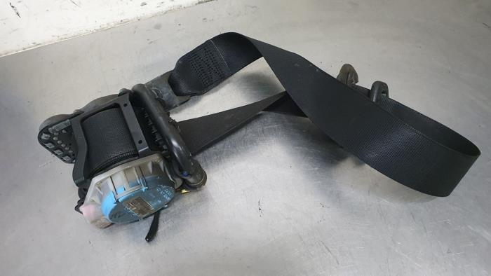 Seatbelt tensioner, right from a Mercedes-Benz B (W246,242) 1.5 B-180 CDI 16V 2015