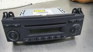 Używane Radioodtwarzacz CD Volkswagen Crafter Cena € 90,75 Z VAT oferowane przez De Witte Boerderij B.V.
