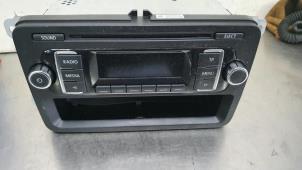 Used Radio CD player Volkswagen Transporter Price € 90,75 Inclusive VAT offered by De Witte Boerderij B.V.