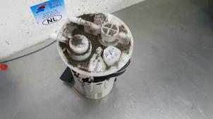 Usados Bomba eléctrica de combustible Toyota Corolla (E12) 1.8 16V TS VVT-i Precio € 40,00 Norma de margen ofrecido por De Witte Boerderij B.V.