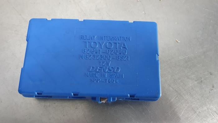 Używane Przekaznik Toyota Corolla (E12) 1.8 16V TS VVT-i Cena € 20,00 Procedura marży oferowane przez De Witte Boerderij AutoMotive