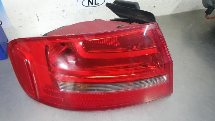 Rücklicht links van een Audi A4 2015