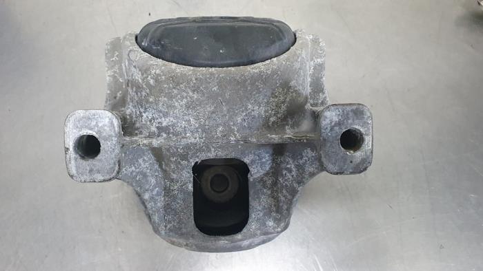 Usagé Support moteur Audi A4 Prix € 50,00 Règlement à la marge proposé par De Witte Boerderij AutoMotive