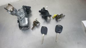 Used Set of locks Toyota Yaris (P1) 1.3 16V VVT-i Price € 75,00 Margin scheme offered by De Witte Boerderij B.V.