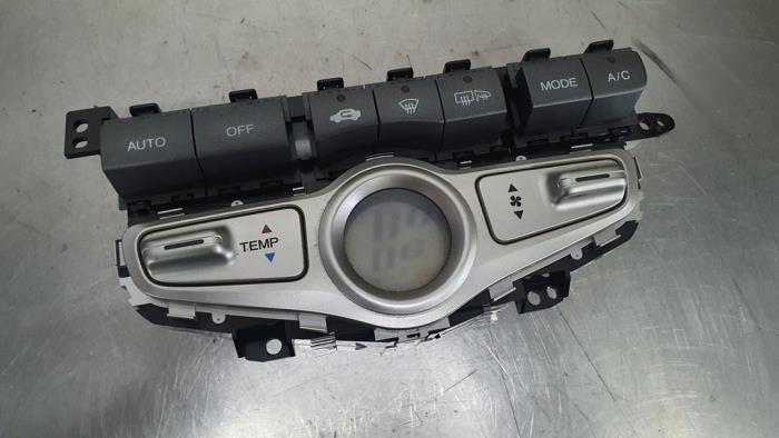 Używane Panel climatronic Honda Jazz (GD/GE2/GE3) 1.4 i-Dsi Cena € 45,00 Procedura marży oferowane przez De Witte Boerderij AutoMotive