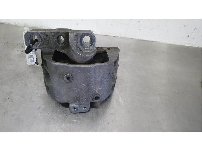 Used Engine mount Volkswagen Golf IV (1J1) 1.9 TDI Price € 15,00 Margin scheme offered by De Witte Boerderij AutoMotive