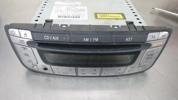 Radio CD Spieler van een Toyota Aygo (B10) 1.0 12V VVT-i 2006