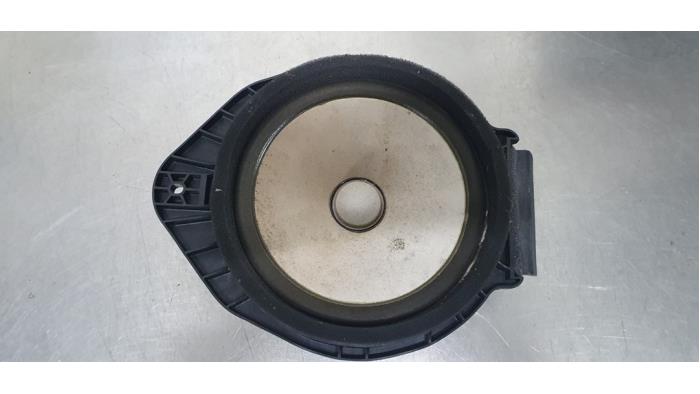 Speaker from a Opel Adam 1.4 16V 2016