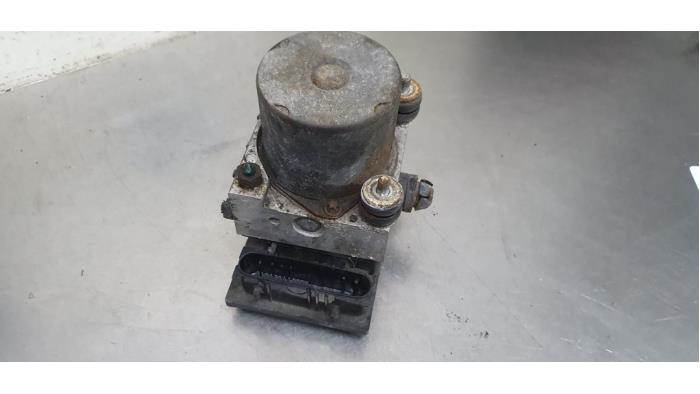 Begagnade ABS-pump Opel Corsa C (F08/68) 1.2 16V Twin Port Pris € 25,00 Marginaltabell erbjuds av De Witte Boerderij AutoMotive