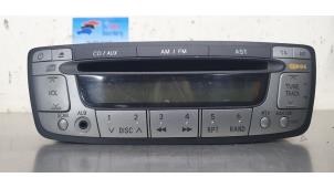 Usados Reproductor de CD y radio Toyota Aygo (B10) 1.0 12V VVT-i Precio € 40,00 Norma de margen ofrecido por De Witte Boerderij B.V.