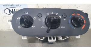 Used Heater control panel Renault Twingo II (CN) 1.5 dCi 90 FAP Price € 25,00 Margin scheme offered by De Witte Boerderij B.V.