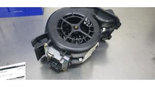 Usados Motor de ventilador de calefactor Mercedes C (W203) 3.2 C-320 V6 18V Precio € 25,00 Norma de margen ofrecido por De Witte Boerderij AutoMotive