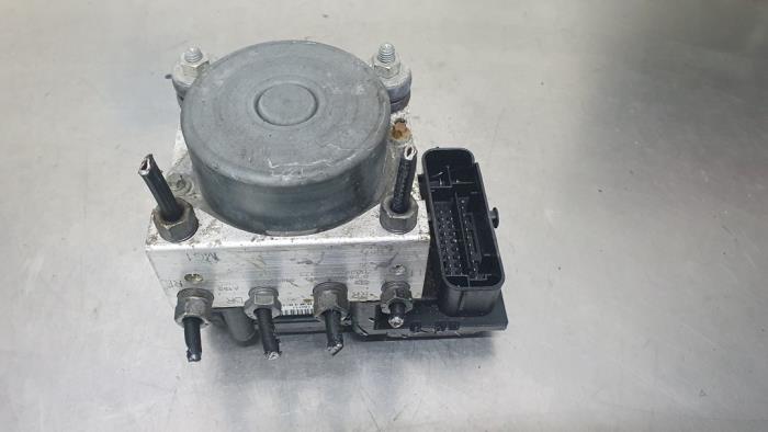 Usagé Bloc ABS Fiat Punto Evo (199) 1.2 Euro 5 Prix € 50,00 Règlement à la marge proposé par De Witte Boerderij AutoMotive