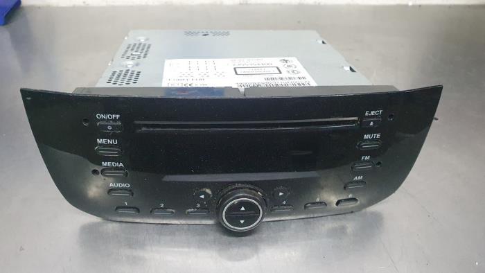 Radio CD Spieler van een Fiat Punto Evo (199) 1.2 Euro 5 2012