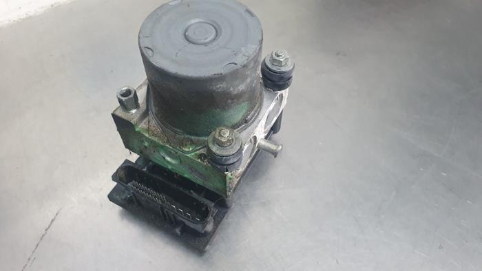 Usagé Pompe ABS Subaru Impreza II (GD) 2.5 WRX 16V Prix € 50,00 Règlement à la marge proposé par De Witte Boerderij AutoMotive
